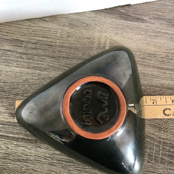 Vintage Blue Mountain Pottery Triangular  Dish - Picture 6 of 7